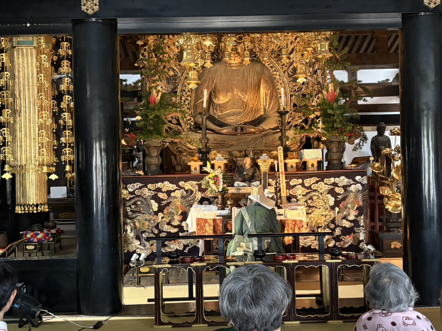 浄厳院本堂で執り行われた信長の勝ちどき念仏法要